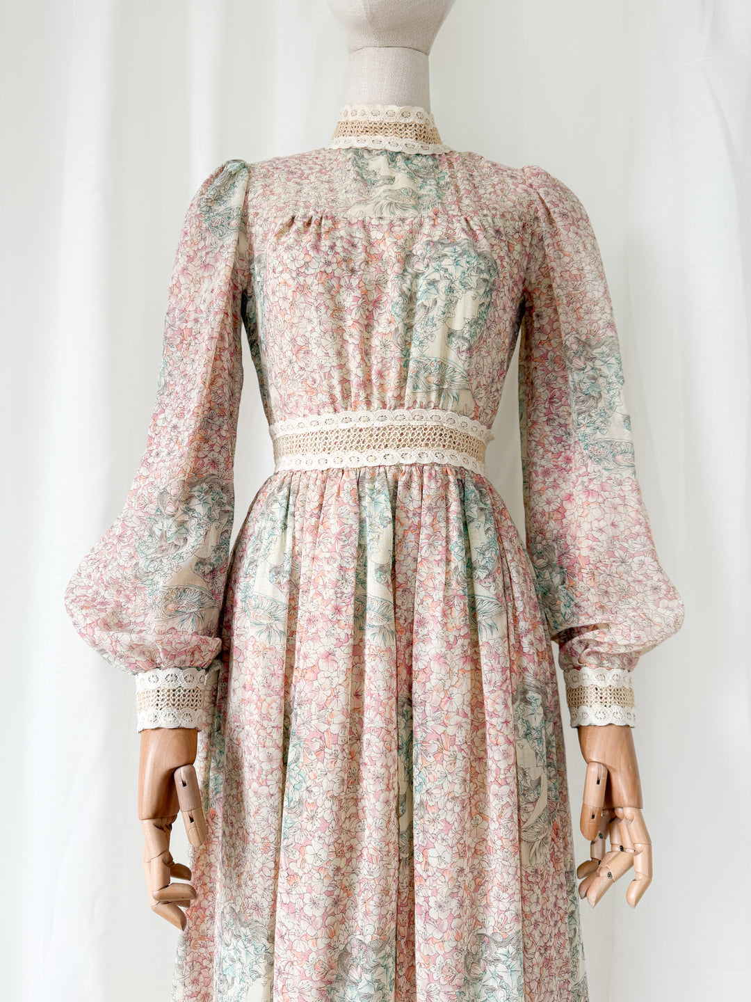 Stunning Rare 1970s Art Nouveau Face Print Cotton Maxi Dress