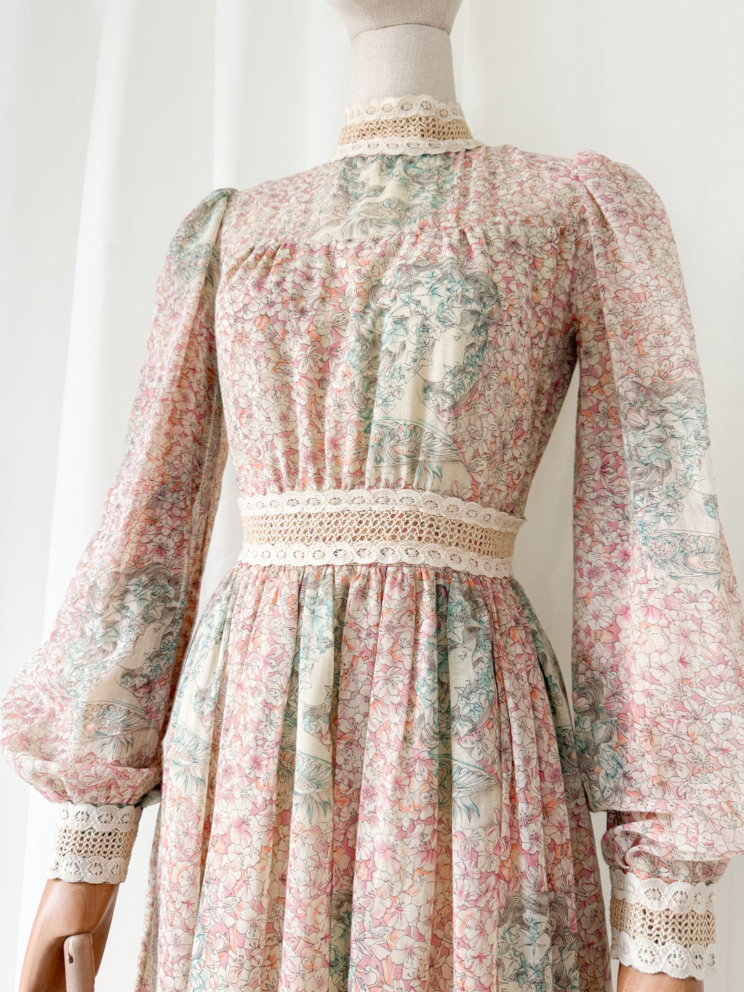 Stunning Rare 1970s Art Nouveau Face Print Cotton Maxi Dress