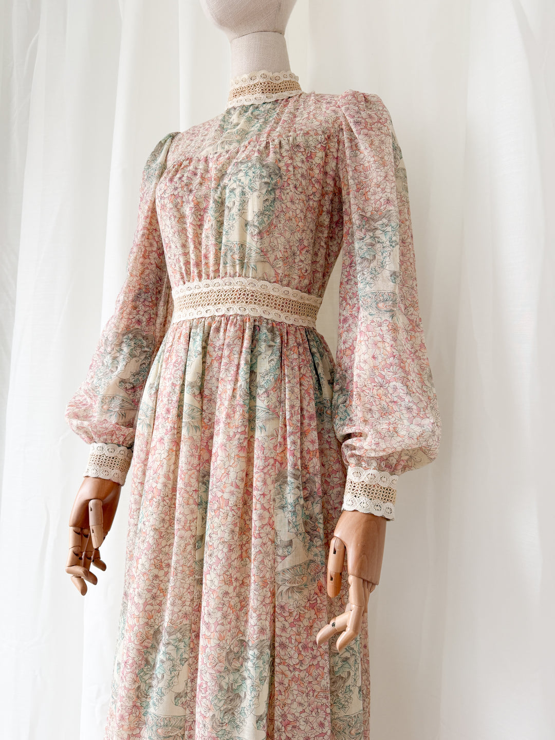 Stunning Rare 1970s Art Nouveau Face Print Cotton Maxi Dress