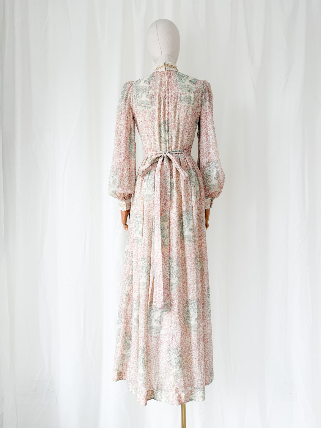 Stunning Rare 1970s Art Nouveau Face Print Cotton Maxi Dress