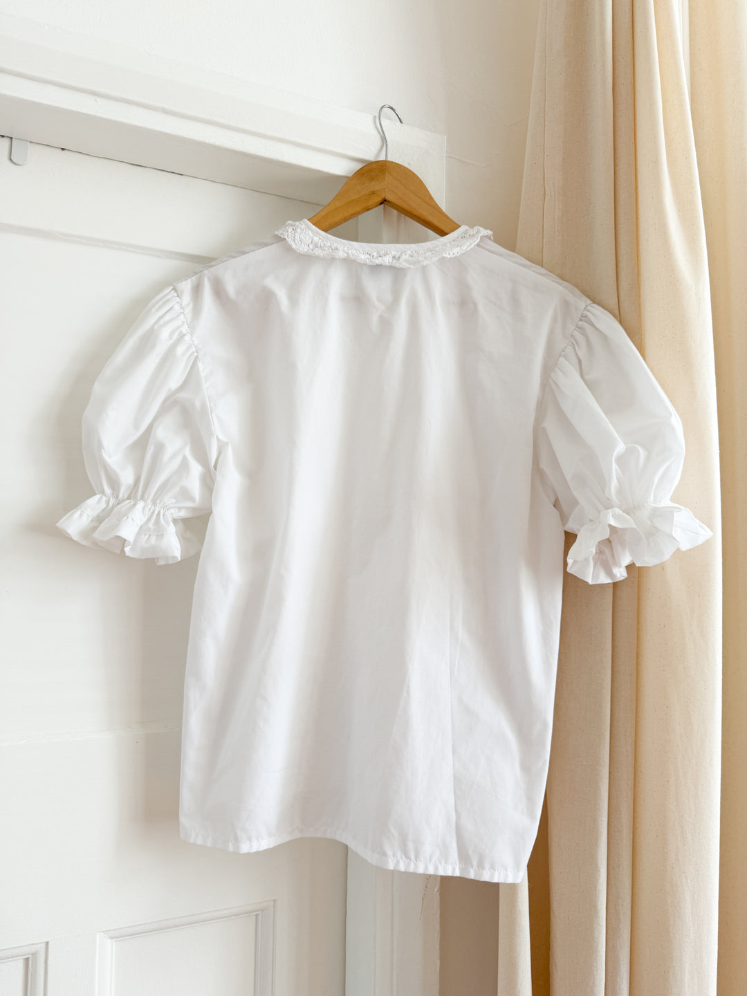 Adorable 80s Puff Sleeve Lace Collar Blouse