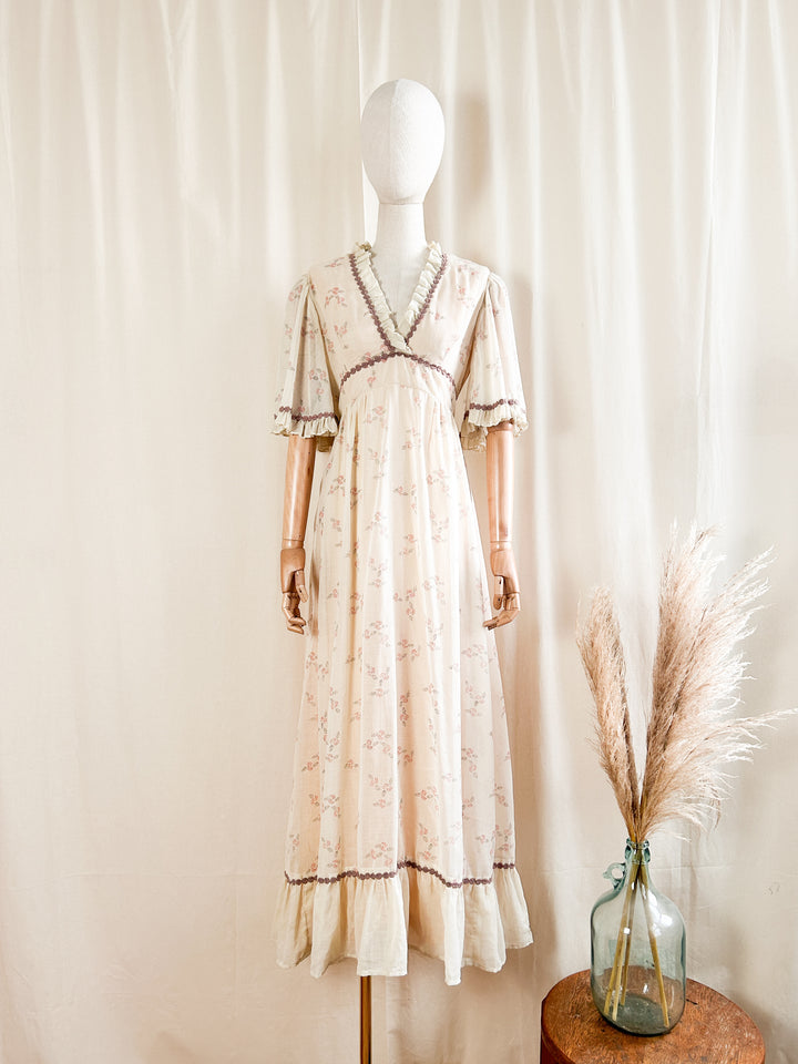 Gorgeous Ethereal Rare 1970s Cotton Angel Sleeve Dress