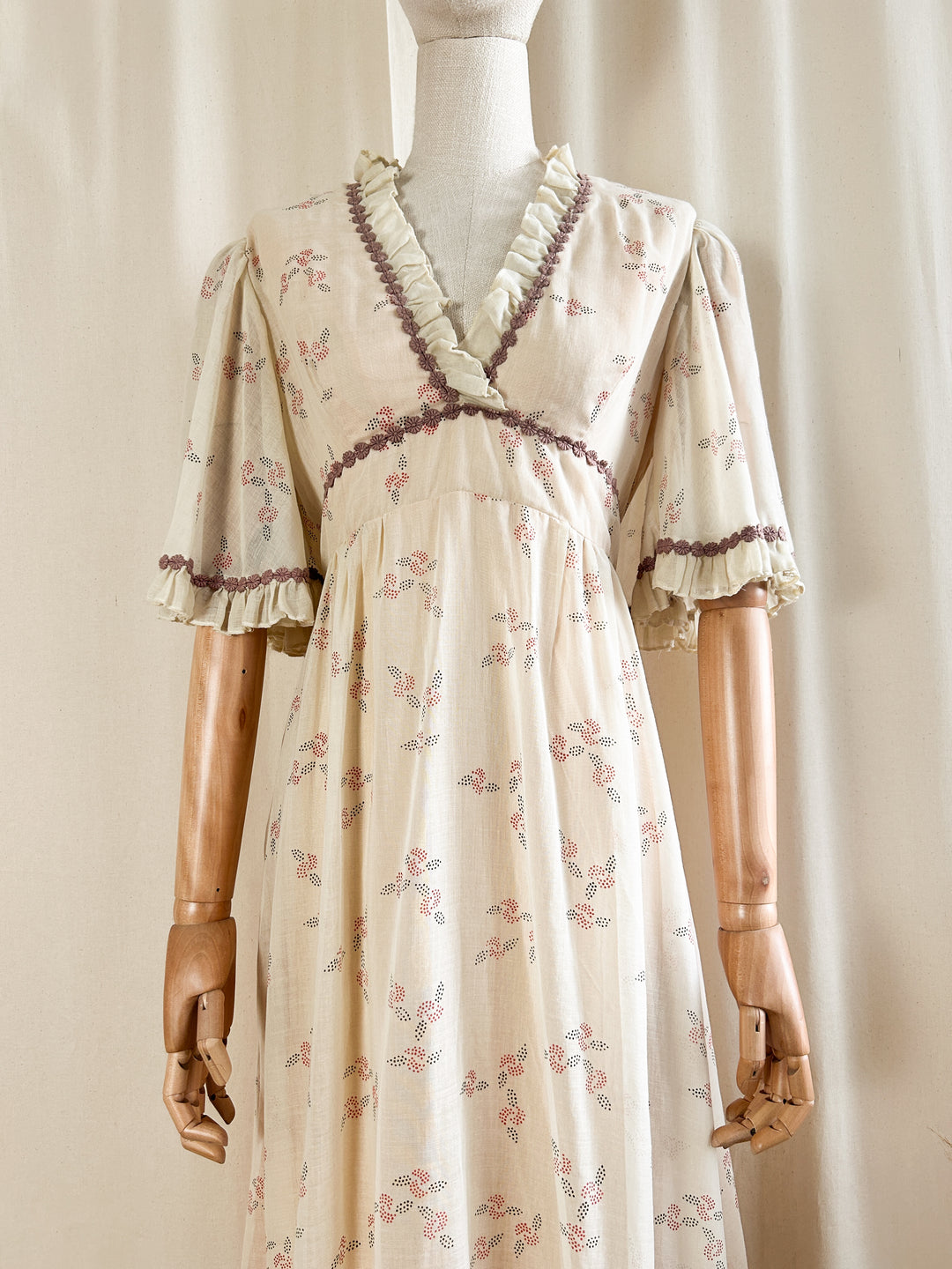 Gorgeous Ethereal Rare 1970s Cotton Angel Sleeve Dress