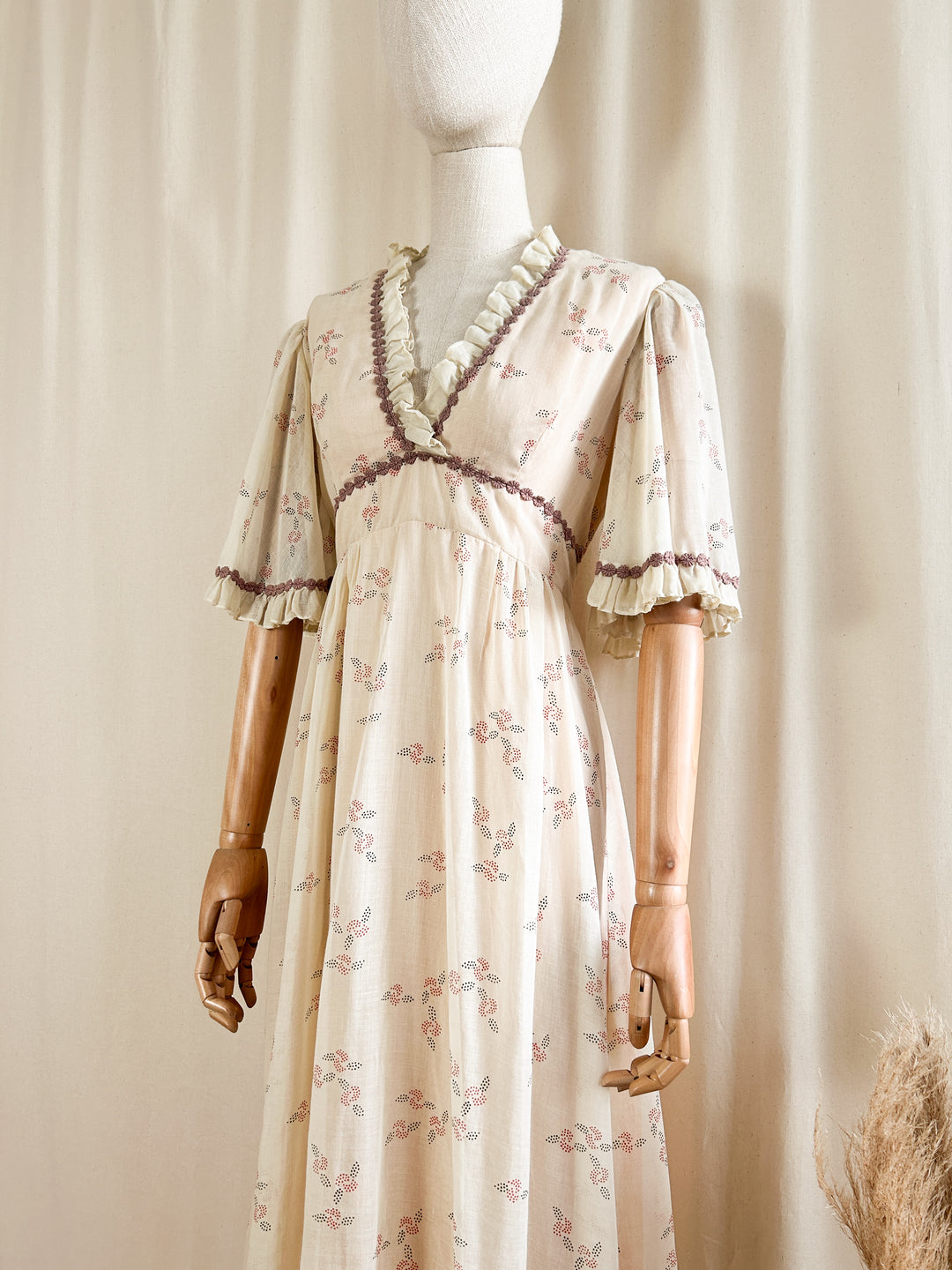 Gorgeous Ethereal Rare 1970s Cotton Angel Sleeve Dress