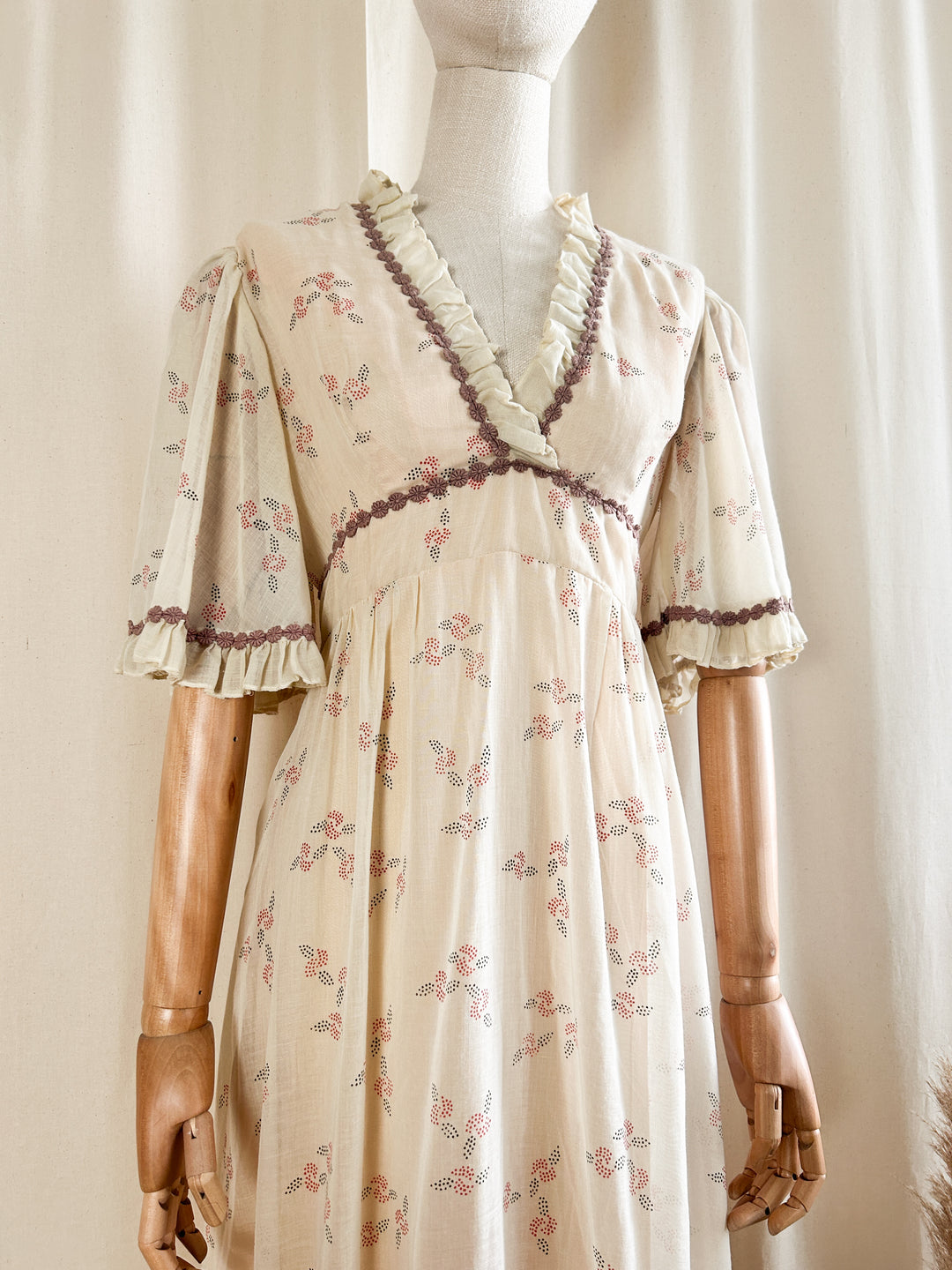 Gorgeous Ethereal Rare 1970s Cotton Angel Sleeve Dress