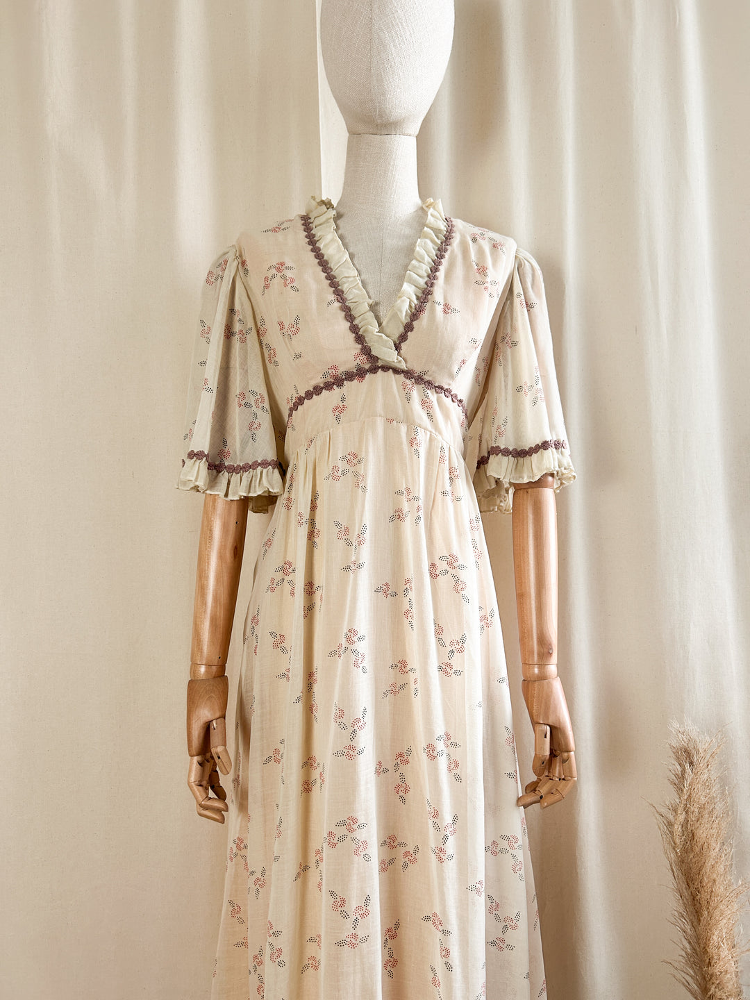 Gorgeous Ethereal Rare 1970s Cotton Angel Sleeve Dress