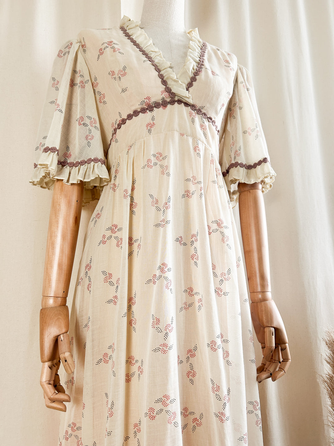 Gorgeous Ethereal Rare 1970s Cotton Angel Sleeve Dress