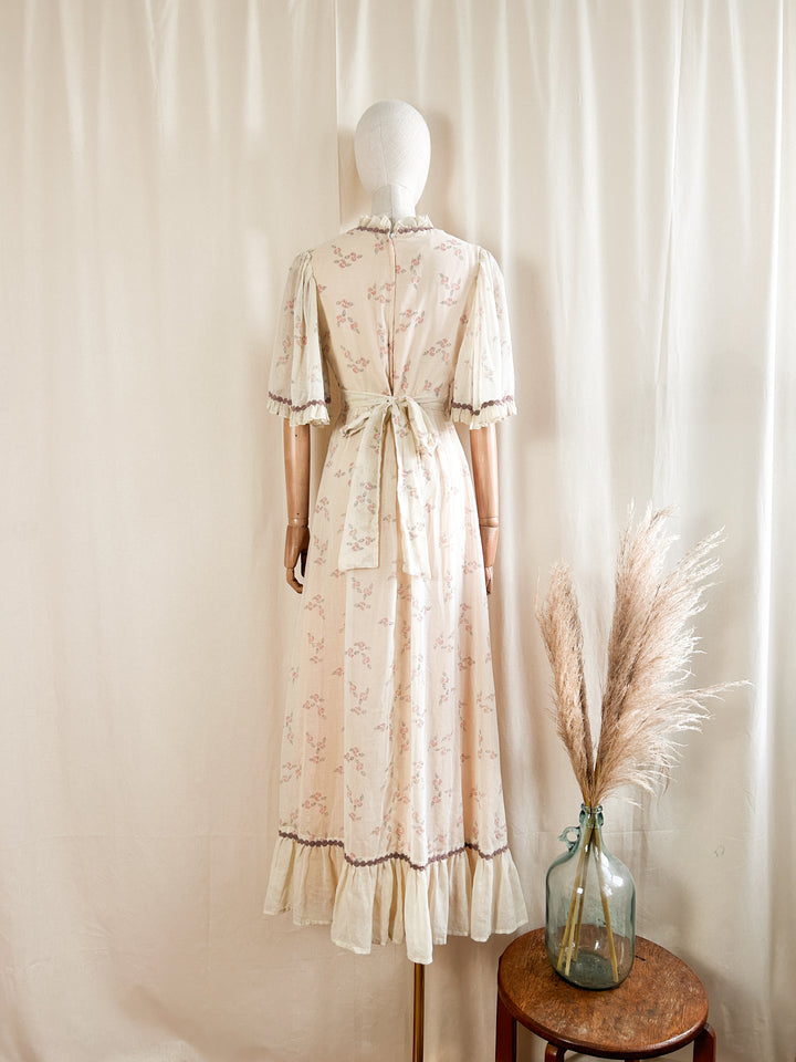 Gorgeous Ethereal Rare 1970s Cotton Angel Sleeve Dress