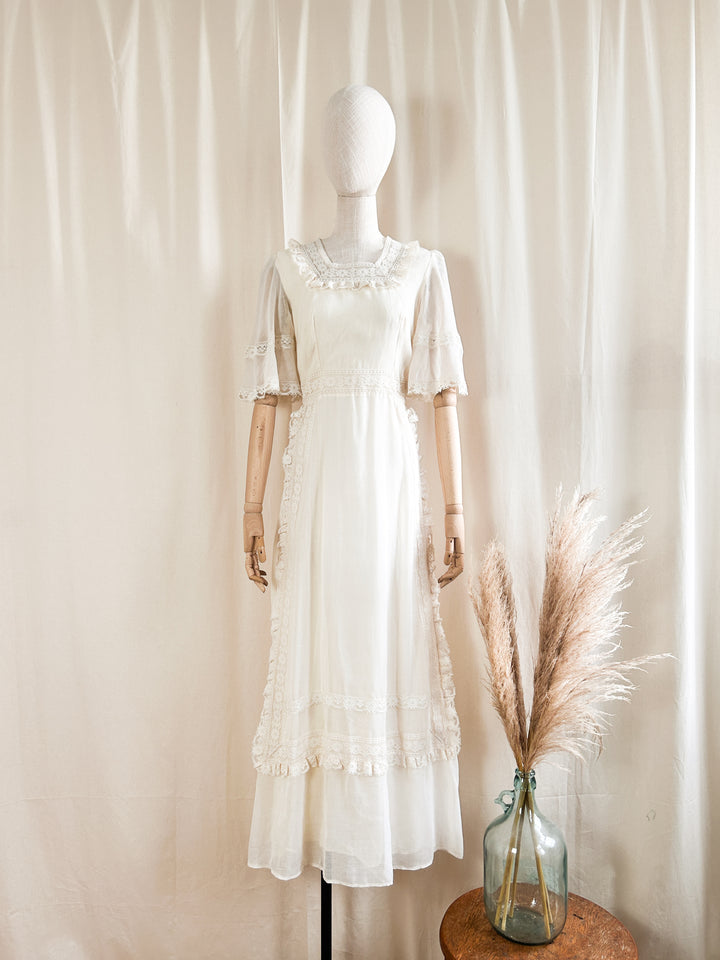 Beautiful 1970s Cream Cotton and Lace Bohemian Dream Dress