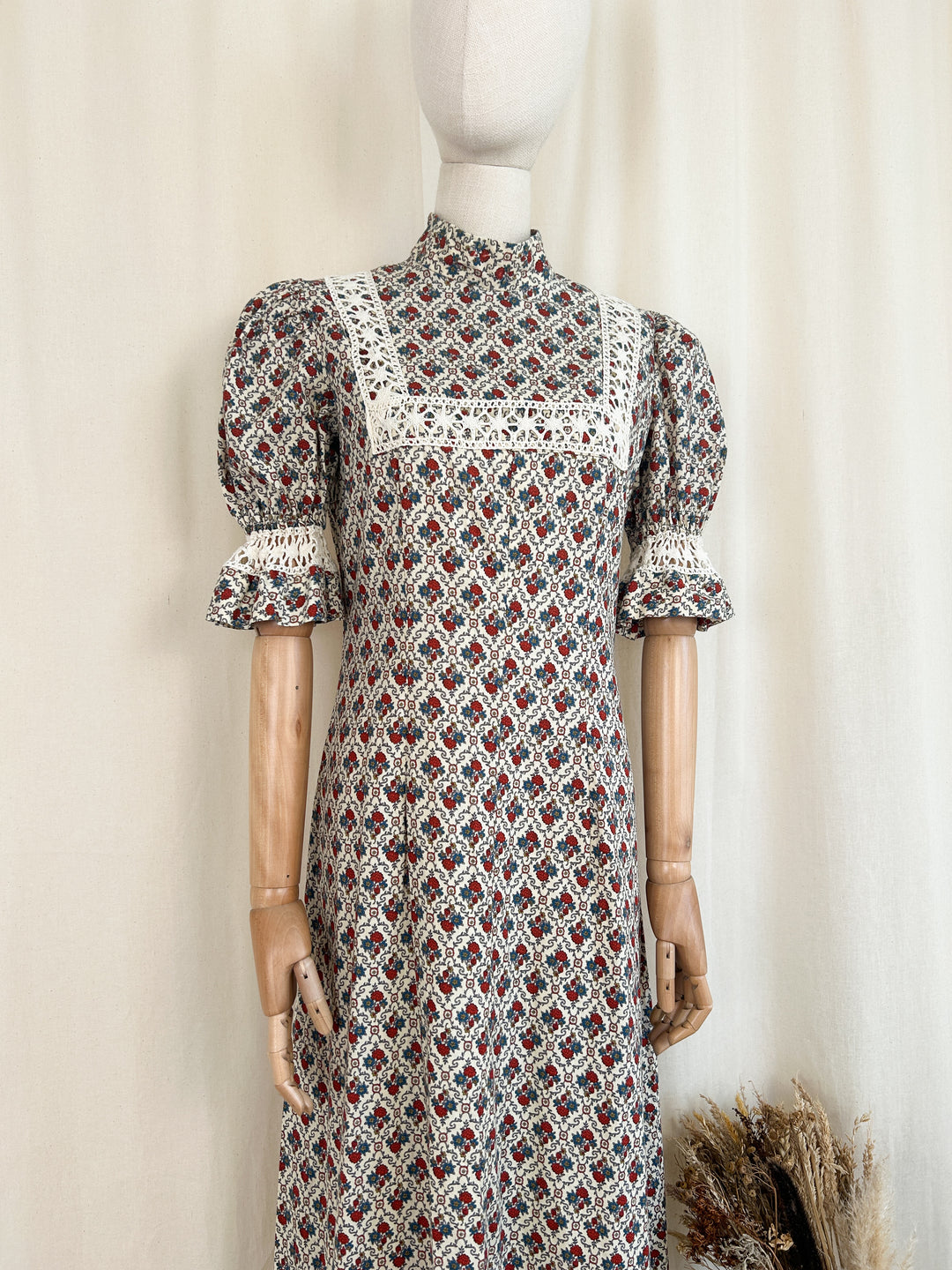 Precious 70s Trellis Floral Cotton Prairie Dress