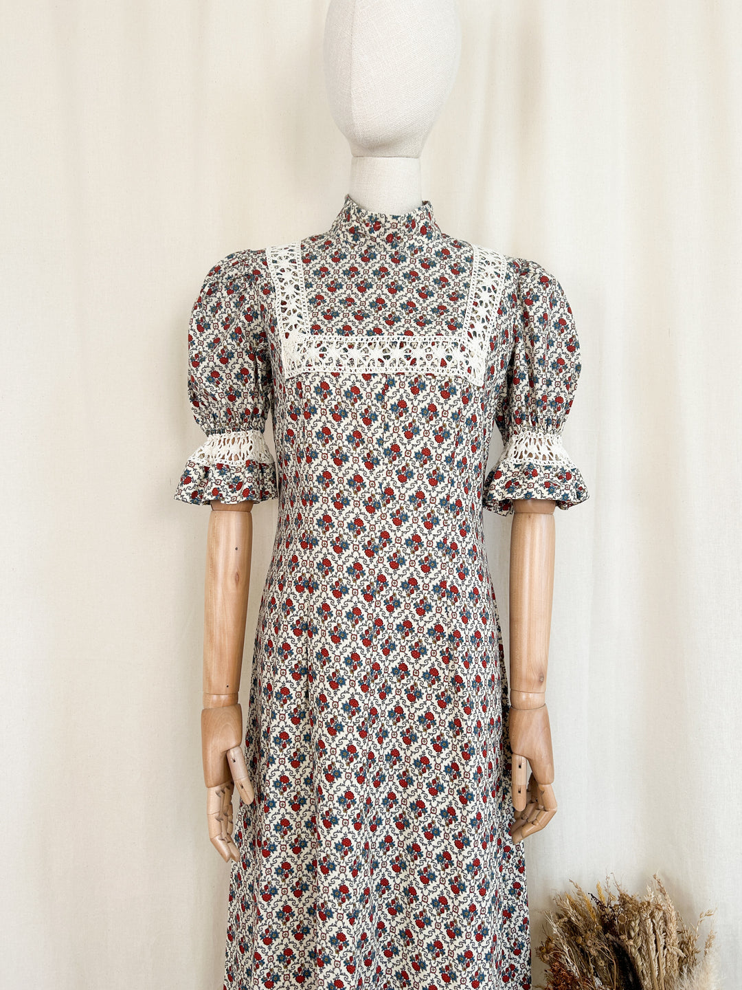 Precious 70s Trellis Floral Cotton Prairie Dress