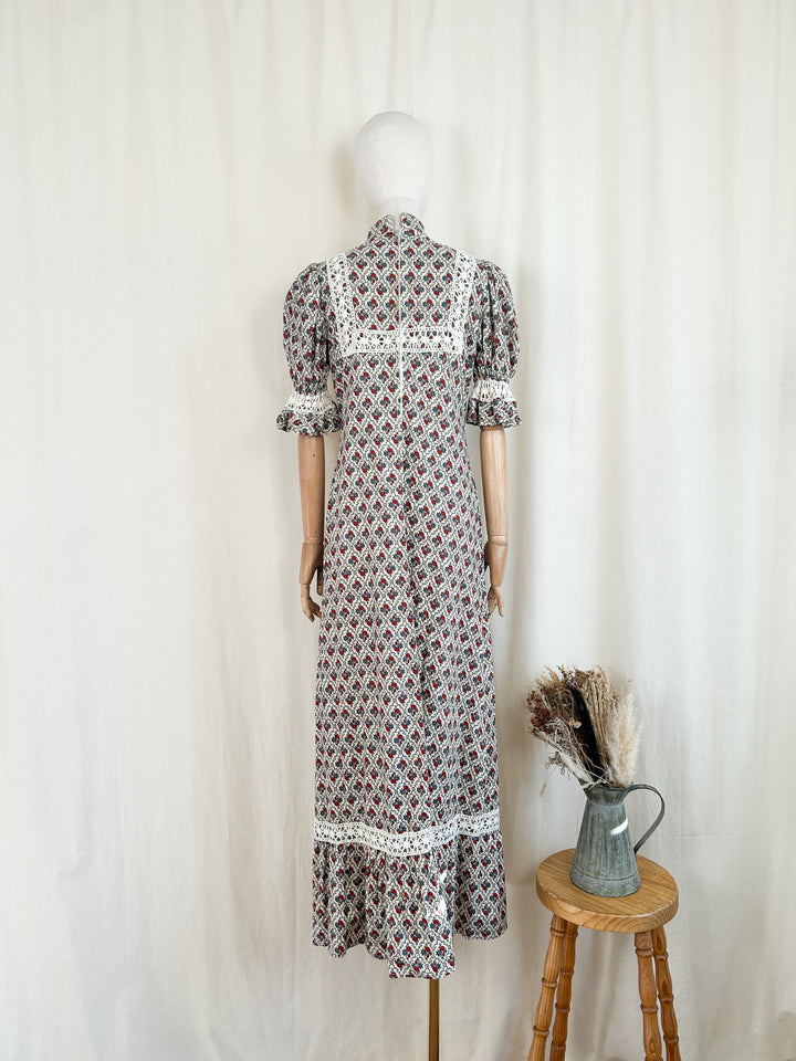 Precious 70s Trellis Floral Cotton Prairie Dress