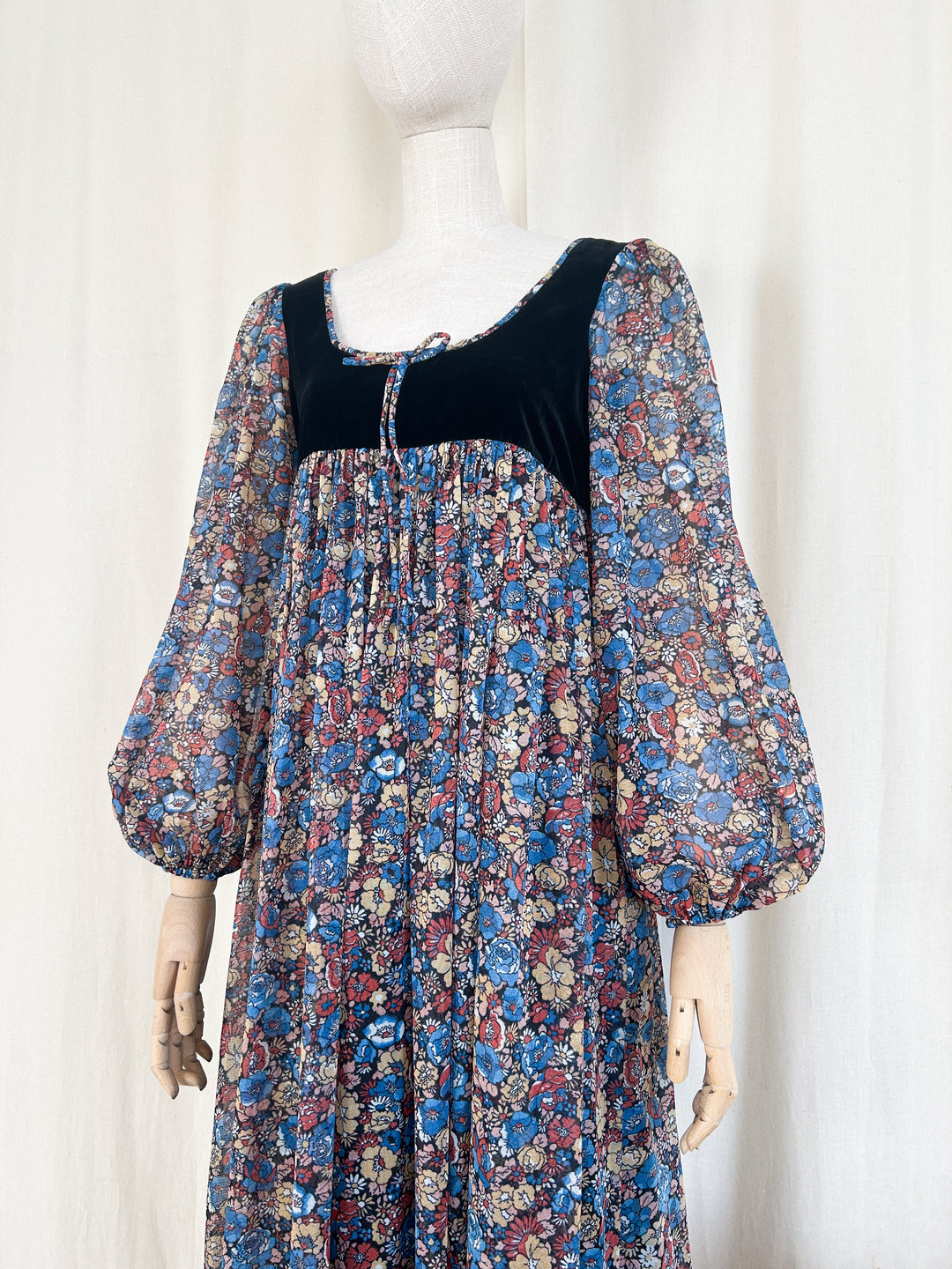 Beautiful Rare 70s Floral Velvet Bodice Maxi Dress