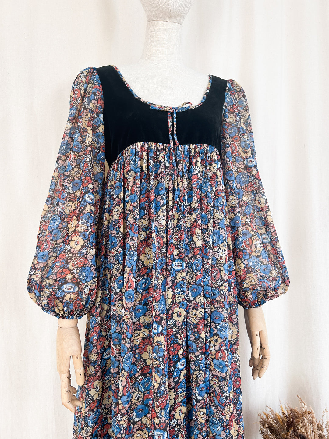 Beautiful Rare 70s Floral Velvet Bodice Maxi Dress