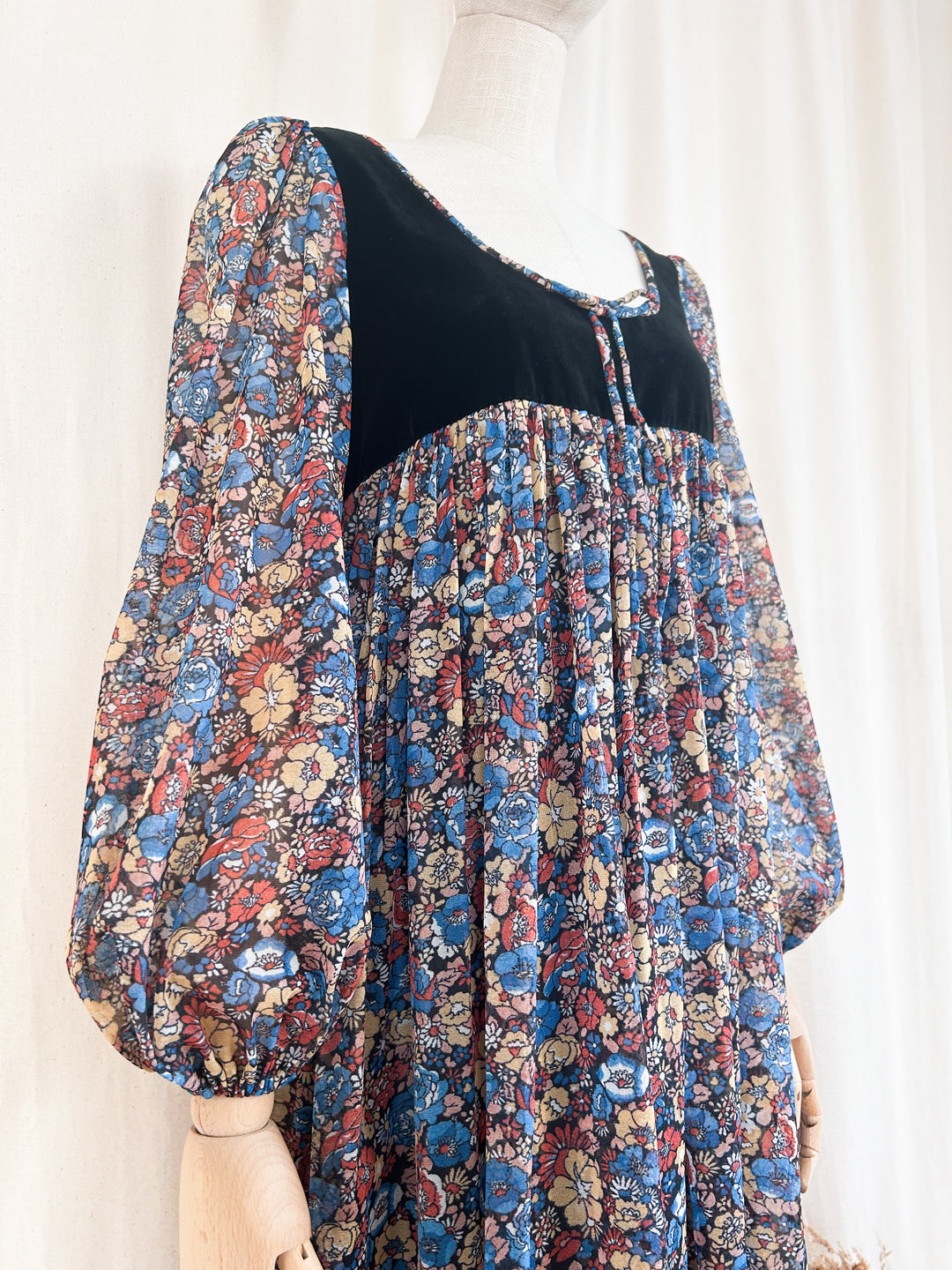 Beautiful Rare 70s Floral Velvet Bodice Maxi Dress