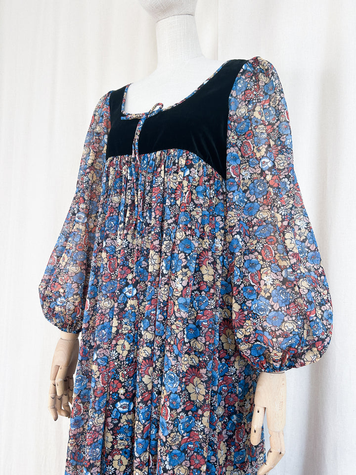 Beautiful Rare 70s Floral Velvet Bodice Maxi Dress