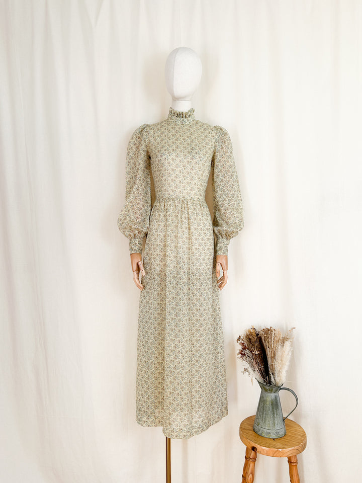 Stunning 70s Delicate Floral Cotton Prairie Maxi Dress