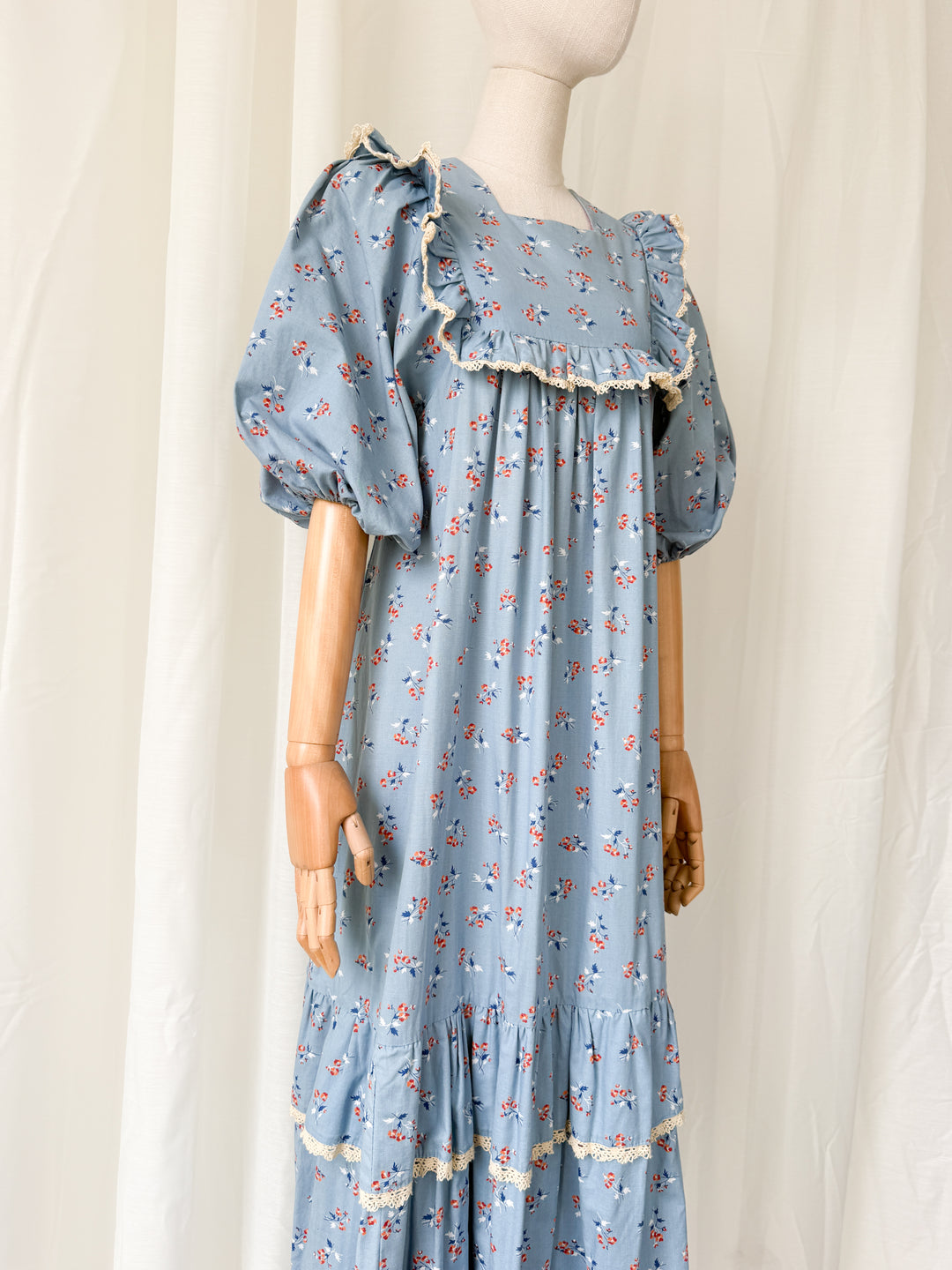 Insanely Beautiful Precious Monet London 1970s Cotton Smock Maxi Dress