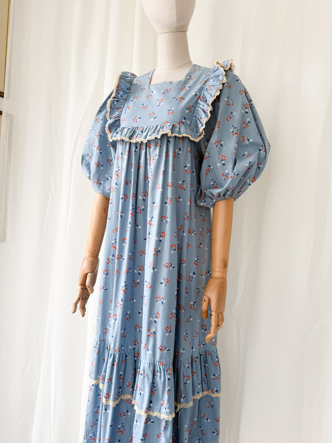 Insanely Beautiful Precious Monet London 1970s Cotton Smock Maxi Dress