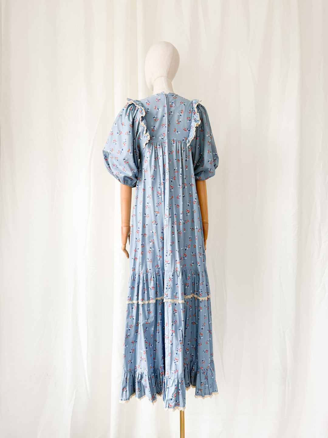 Insanely Beautiful Precious Monet London 1970s Cotton Smock Maxi Dress