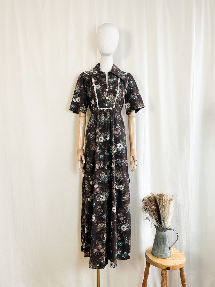 Gorgeous 70s Floral Cotton Dagger Collar Prairie Maxi Dress