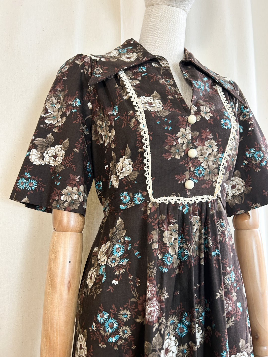 Gorgeous 70s Floral Cotton Dagger Collar Prairie Maxi Dress