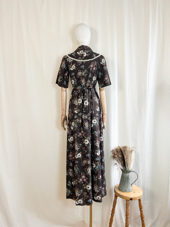 Gorgeous 70s Floral Cotton Dagger Collar Prairie Maxi Dress