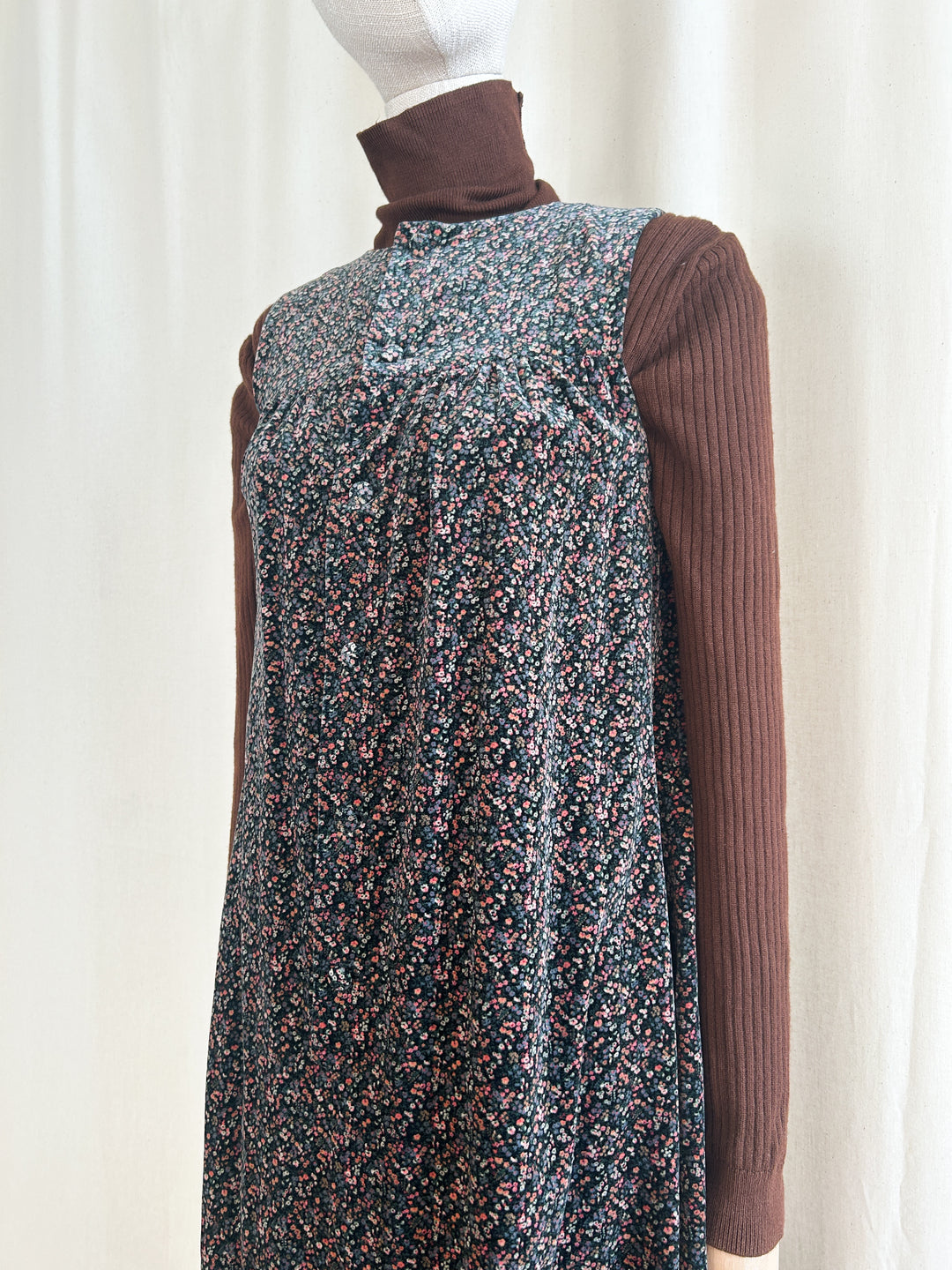 Pretty Rare 70s Floral Velvet Smock Pinafore Dress