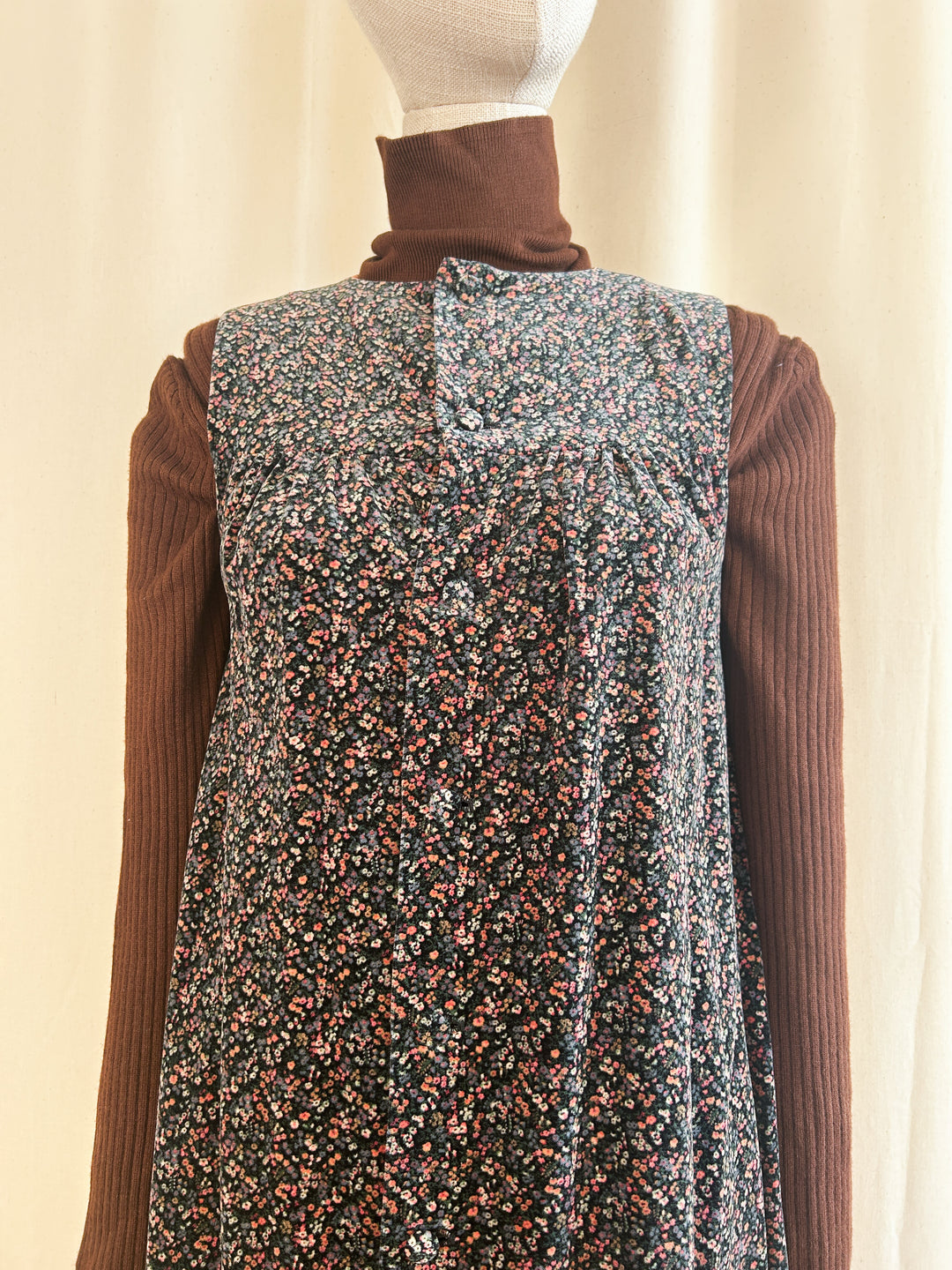 Pretty Rare 70s Floral Velvet Smock Pinafore Dress