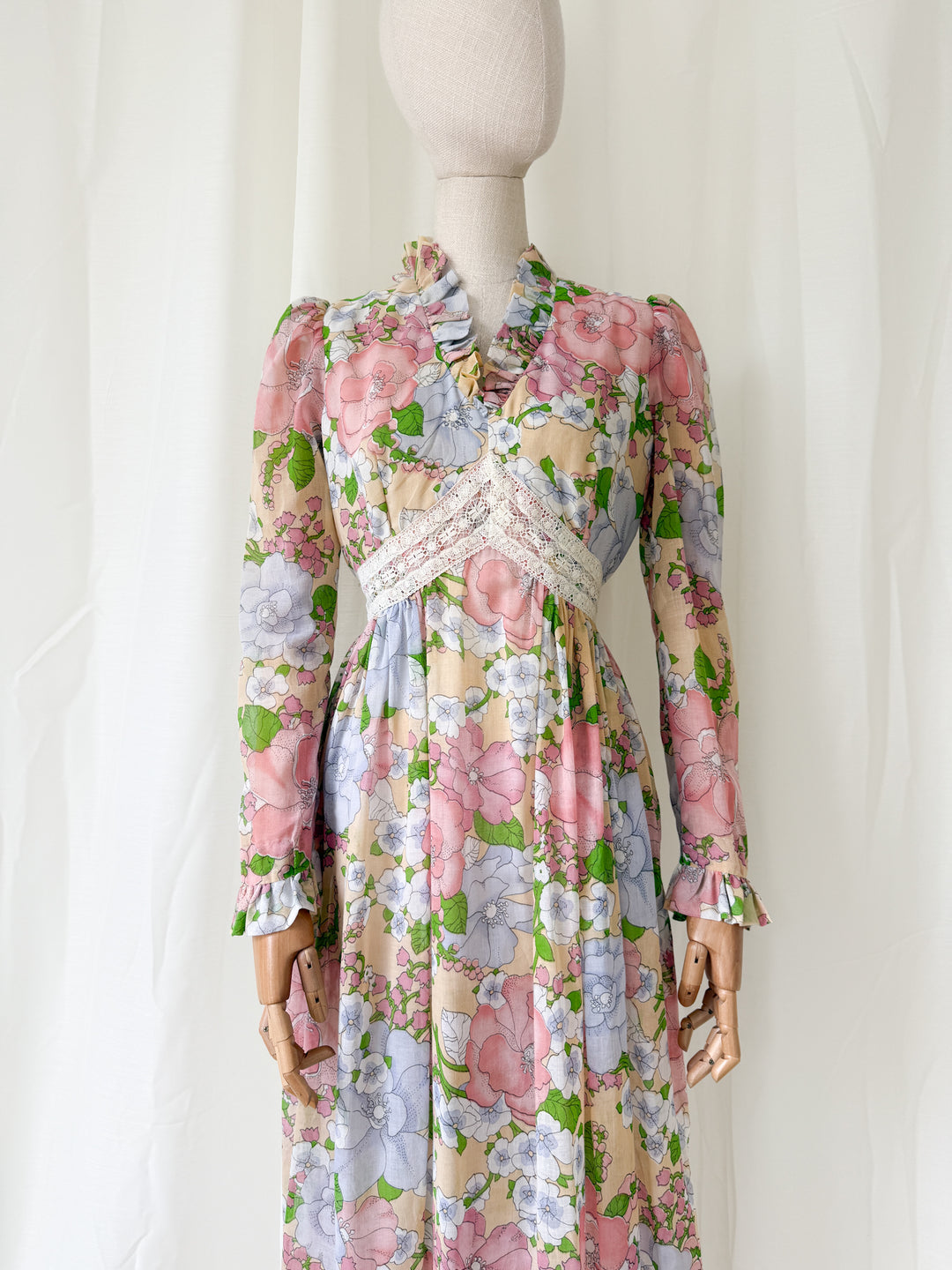 Beautiful Light Cotton Broadscale Floral 70s Act I Maxi Dress