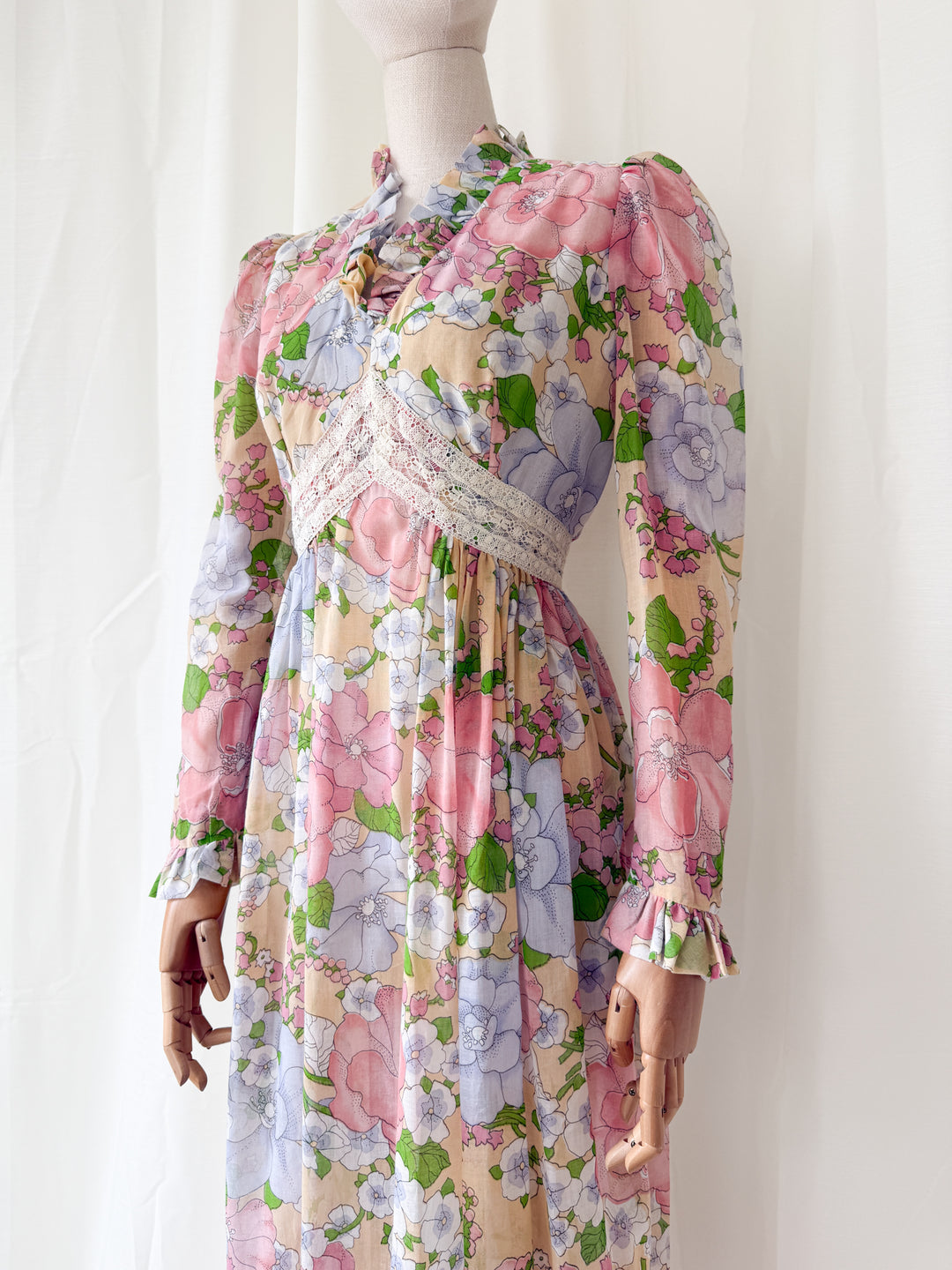 Beautiful Light Cotton Broadscale Floral 70s Act I Maxi Dress