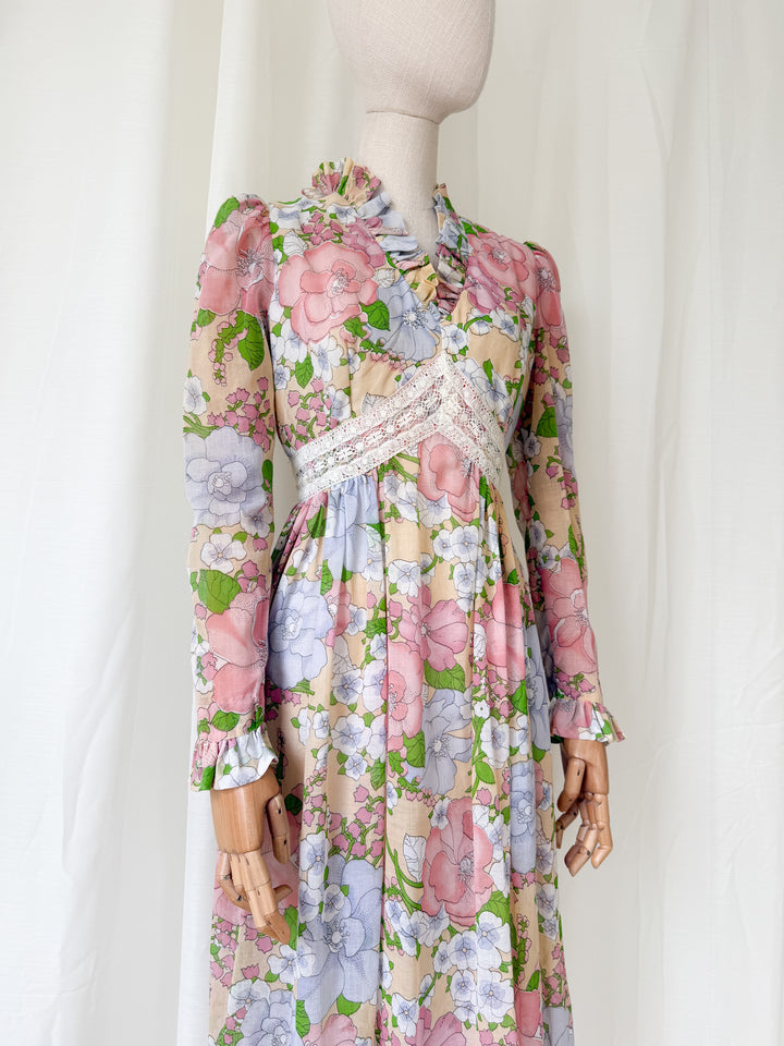 Beautiful Light Cotton Broadscale Floral 70s Act I Maxi Dress