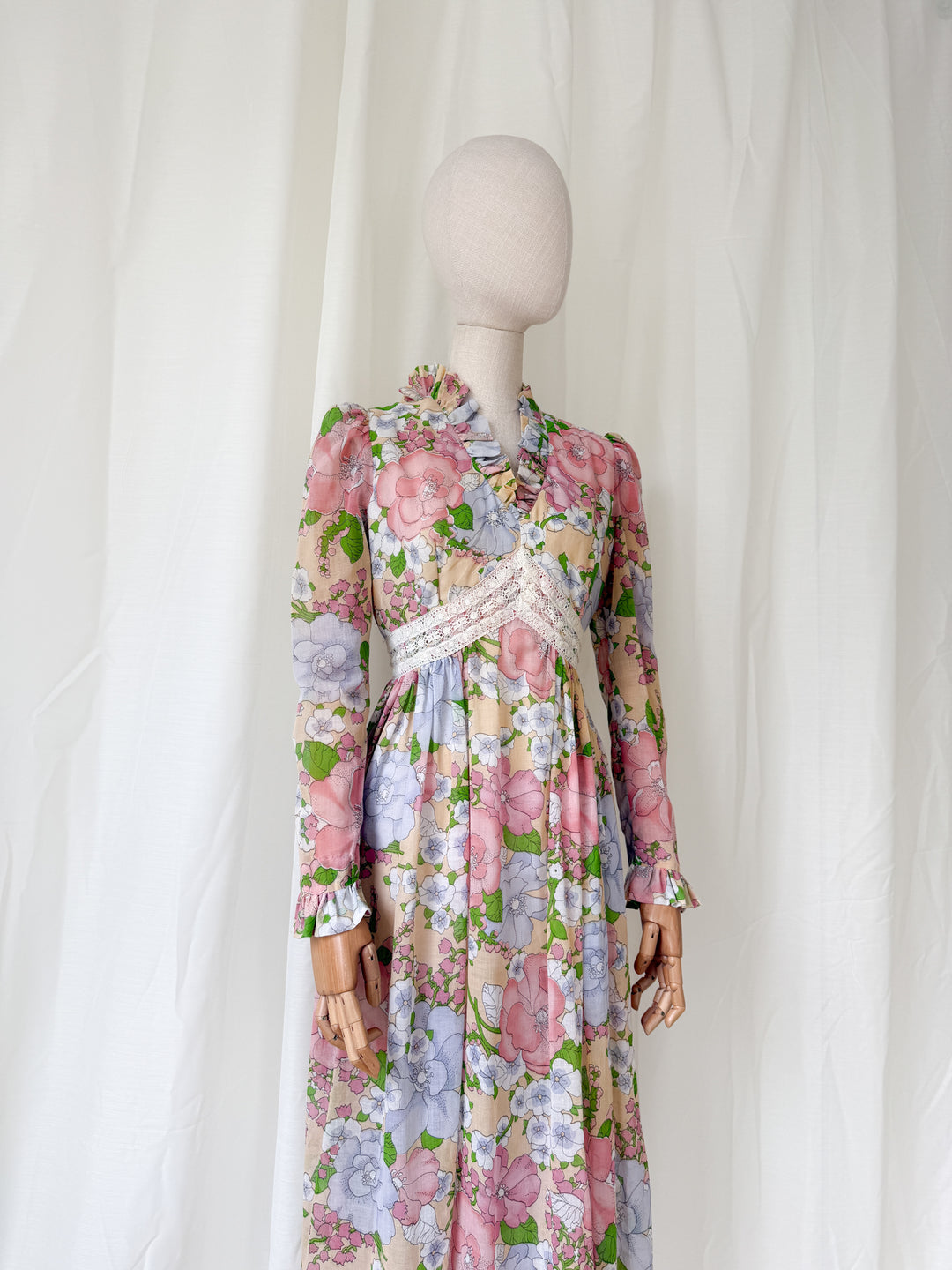 Beautiful Light Cotton Broadscale Floral 70s Act I Maxi Dress