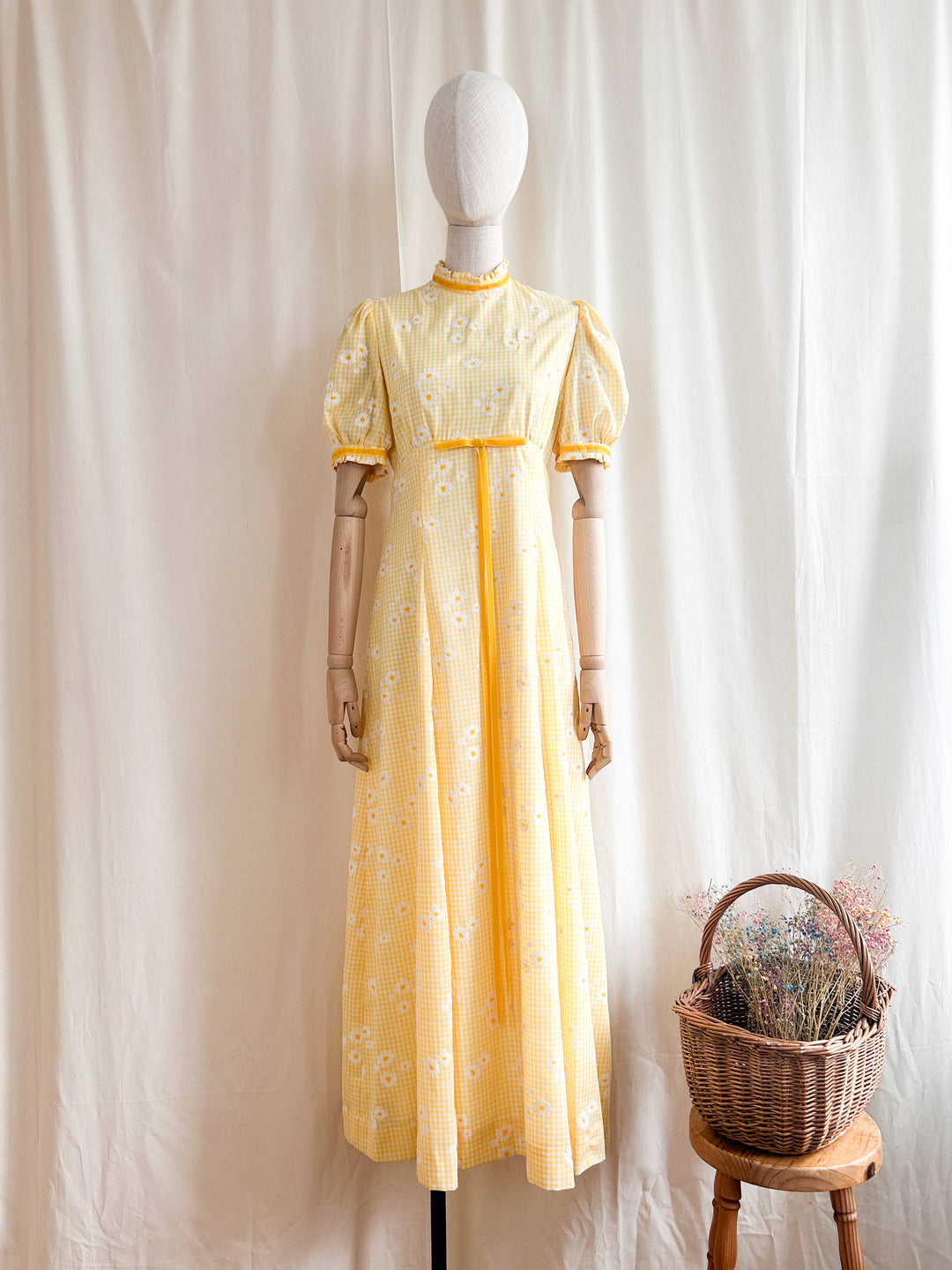 The Yellow Daisy ~ delightful 1970s cotton gingham prairie dress – The Pansy Garden