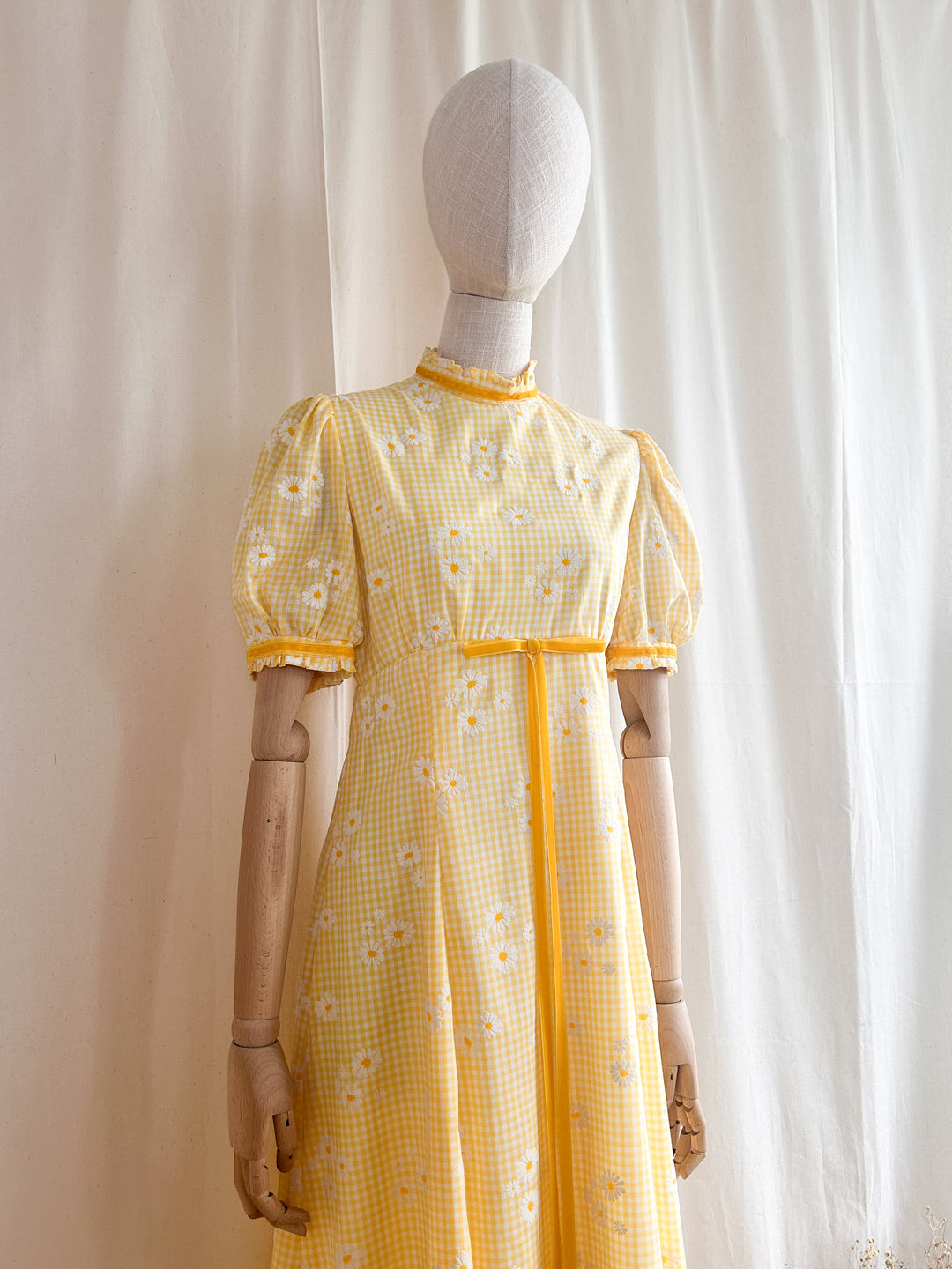 The Yellow Daisy ~ delightful 1970s cotton gingham prairie dress