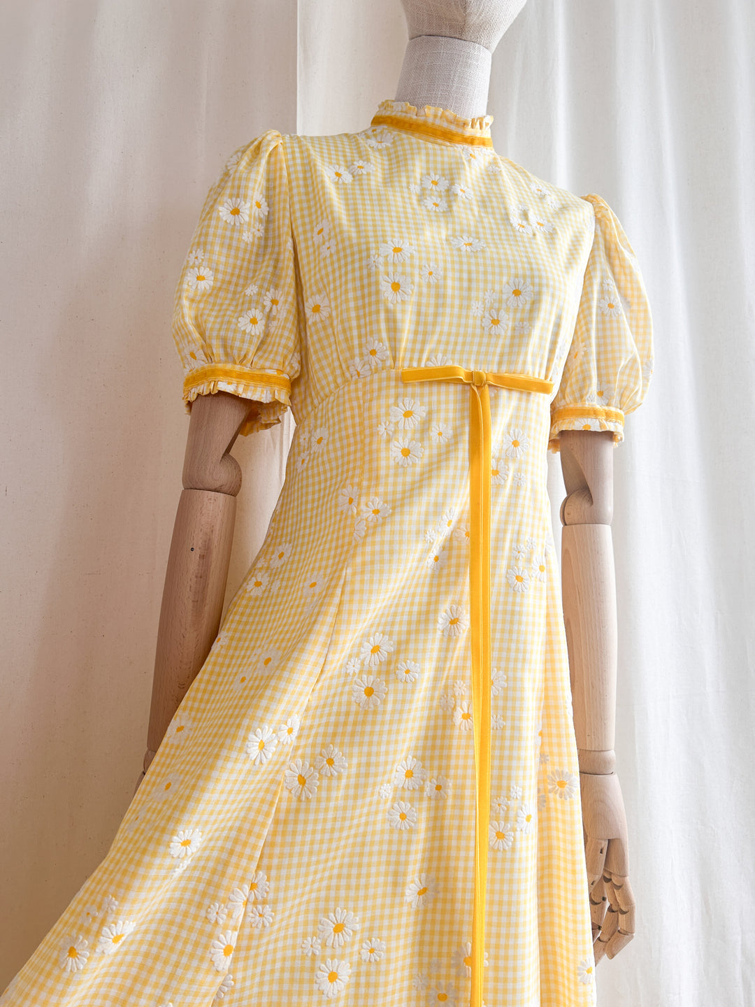 The Yellow Daisy ~ delightful 1970s cotton gingham prairie dress