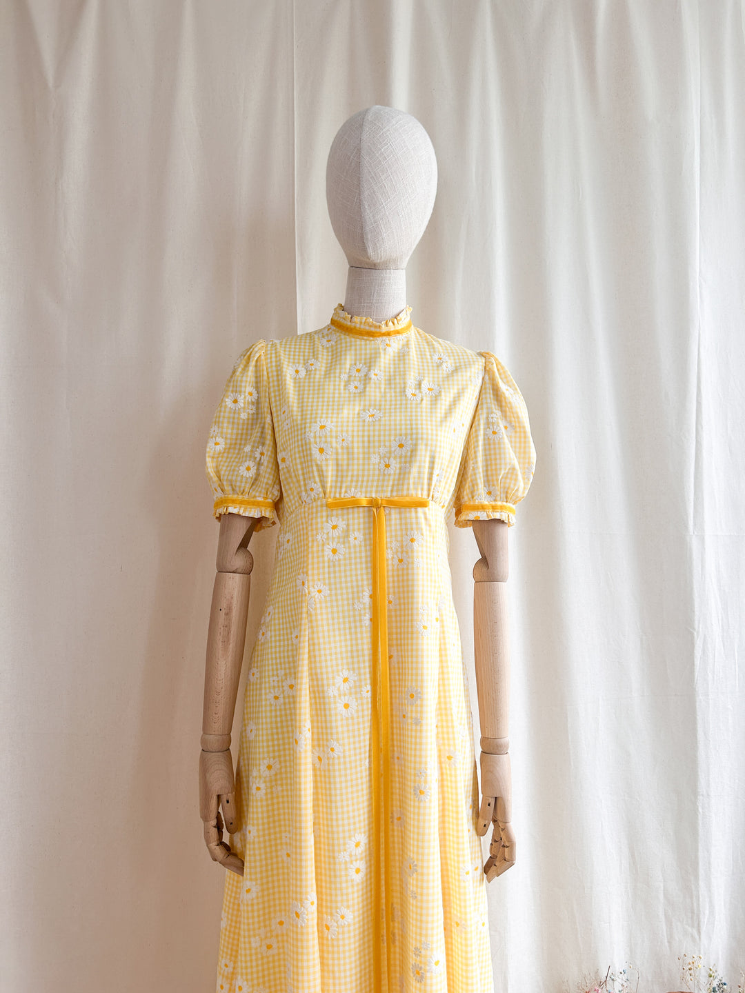 The Yellow Daisy ~ delightful 1970s cotton gingham prairie dress