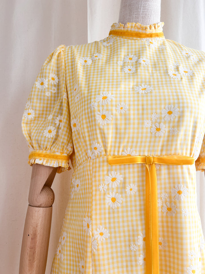 The Yellow Daisy ~ delightful 1970s cotton gingham prairie dress