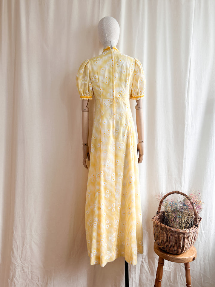 The Yellow Daisy ~ delightful 1970s cotton gingham prairie dress