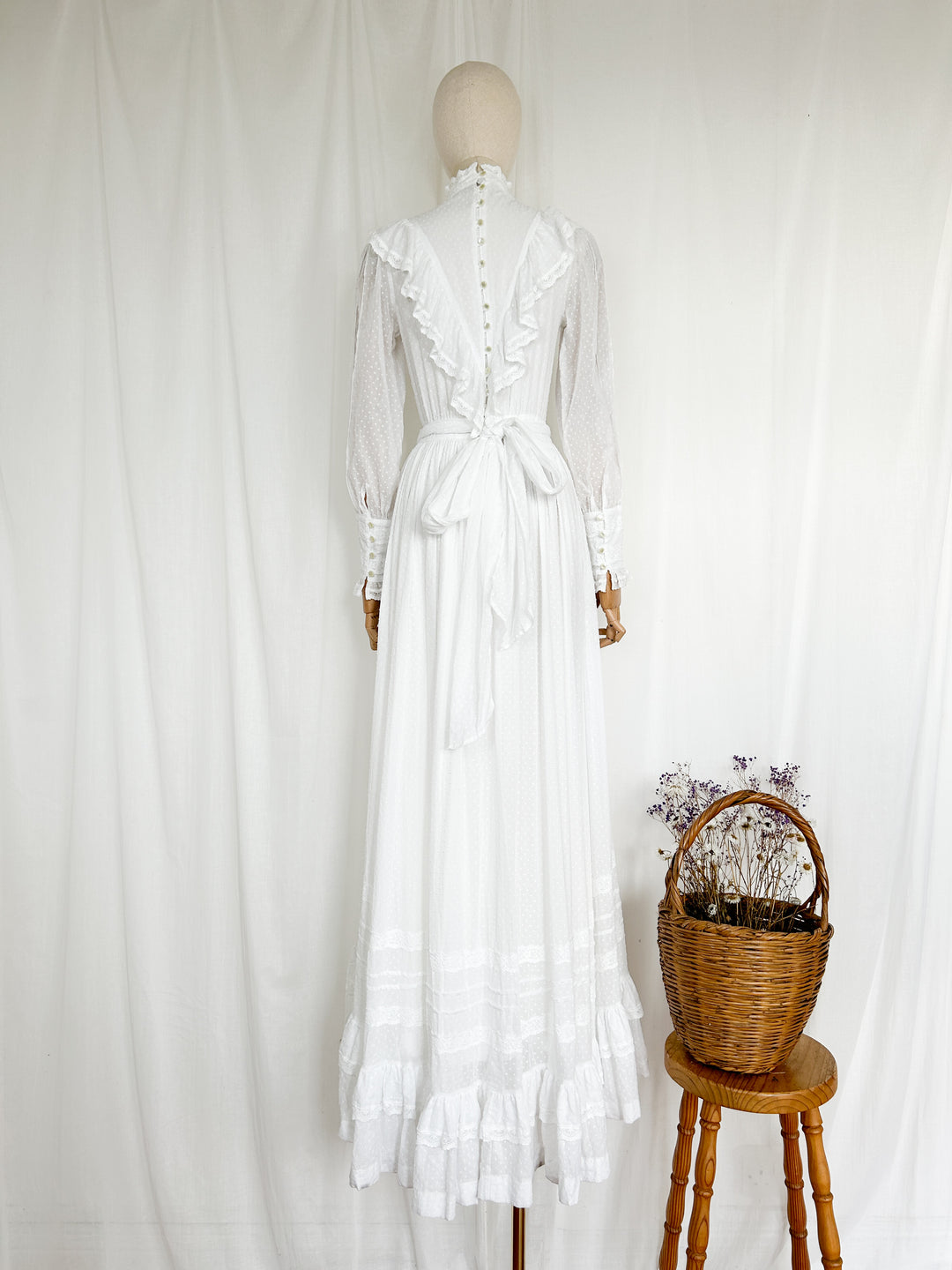 RARE LATE 1970S LAURA ASHLEY COTTON VOILE WEDDING GOWN – The Pansy Garden RARE LATE 1970S LAURA ASHLEY COTTON VOILE WEDDING GOWN – The Pansy Garden