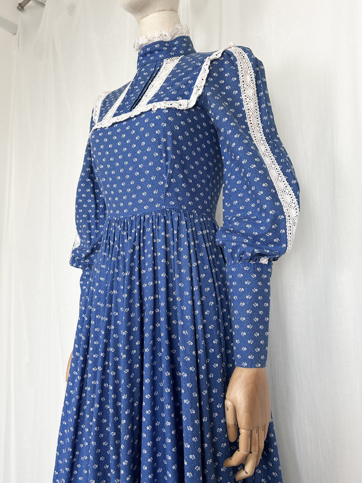 RARE BEAUTIFUL LATE 1970S BLUE SPRIG FLORAL COTTON LAURA ASHLEY PRAIRIE DRESS