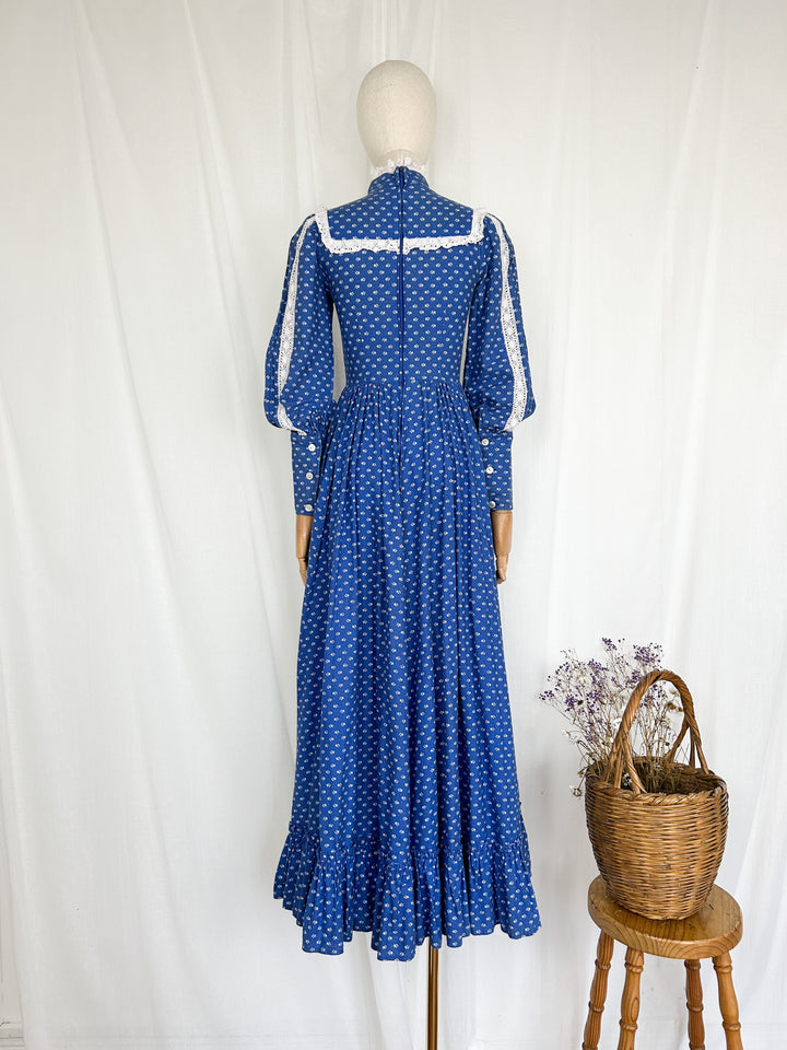 RARE BEAUTIFUL LATE 1970S BLUE SPRIG FLORAL COTTON LAURA ASHLEY PRAIRIE DRESS