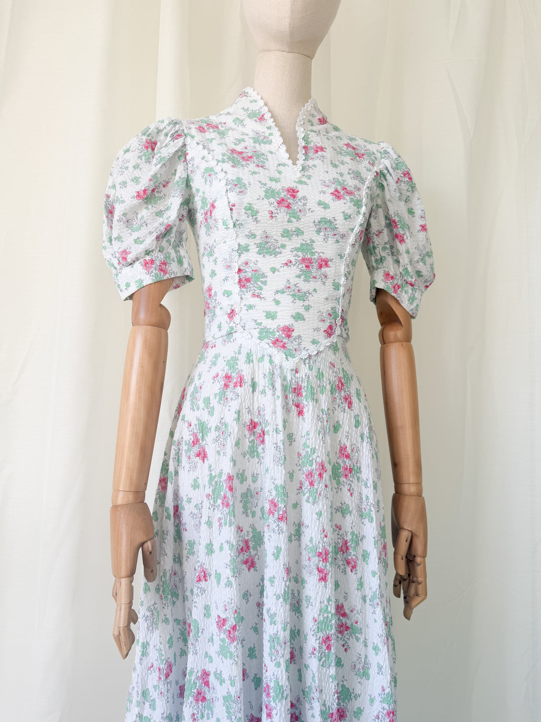 Beautiful Divine 70s Seersucker Cotton Floral Maxi Dress