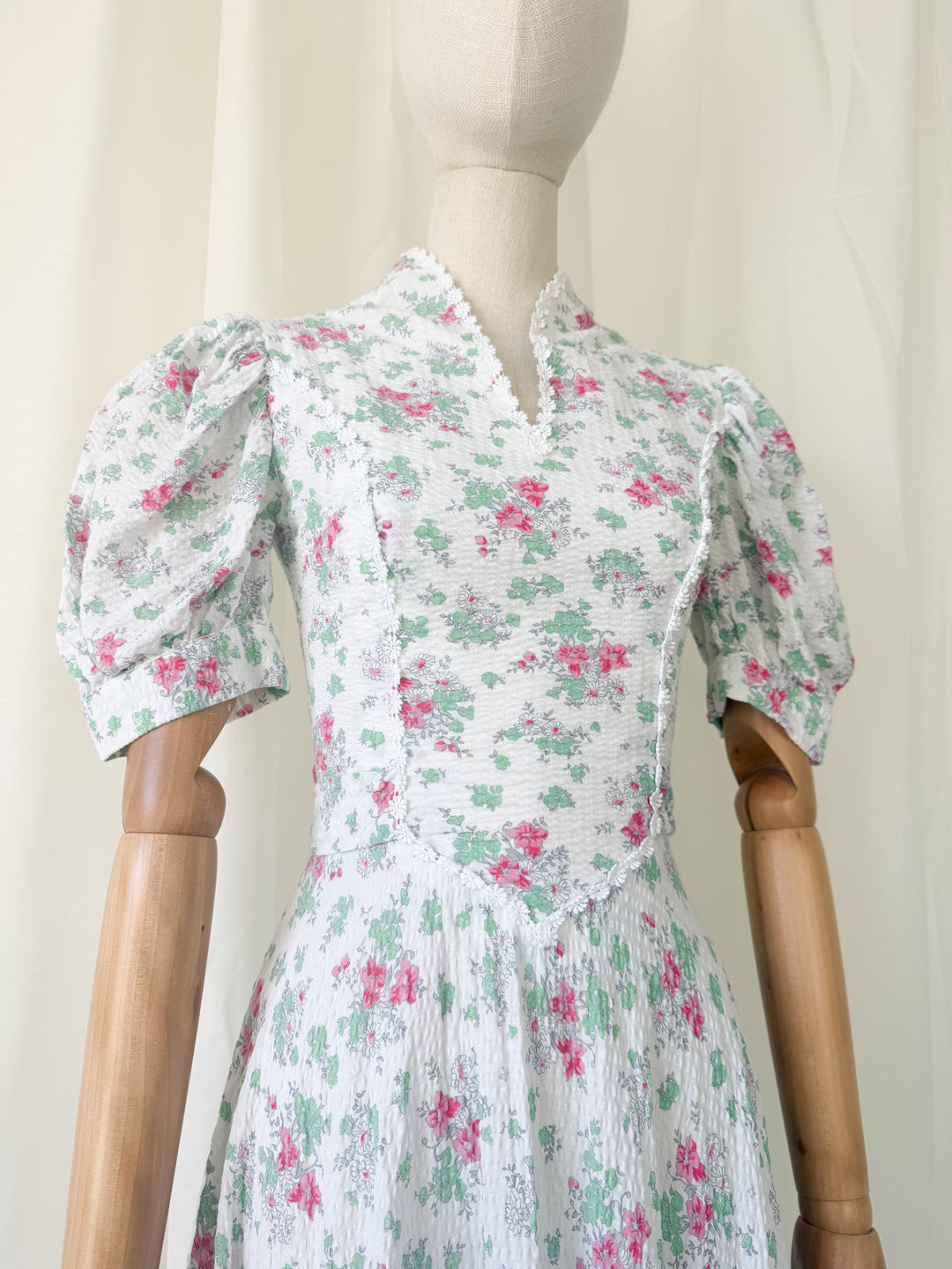 Beautiful Divine 70s Seersucker Cotton Floral Maxi Dress