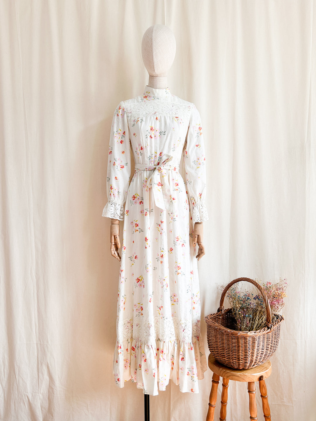 The Posy ~ beautiful rare 1970s Vicky Vaughn seersucker cotton prairie dress