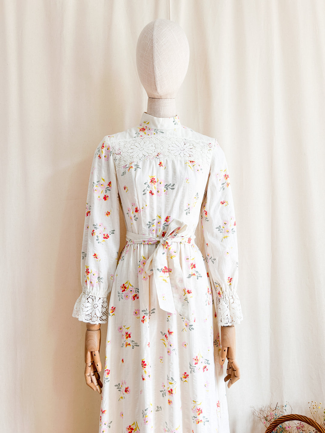 The Posy ~ beautiful rare 1970s Vicky Vaughn seersucker cotton prairie dress