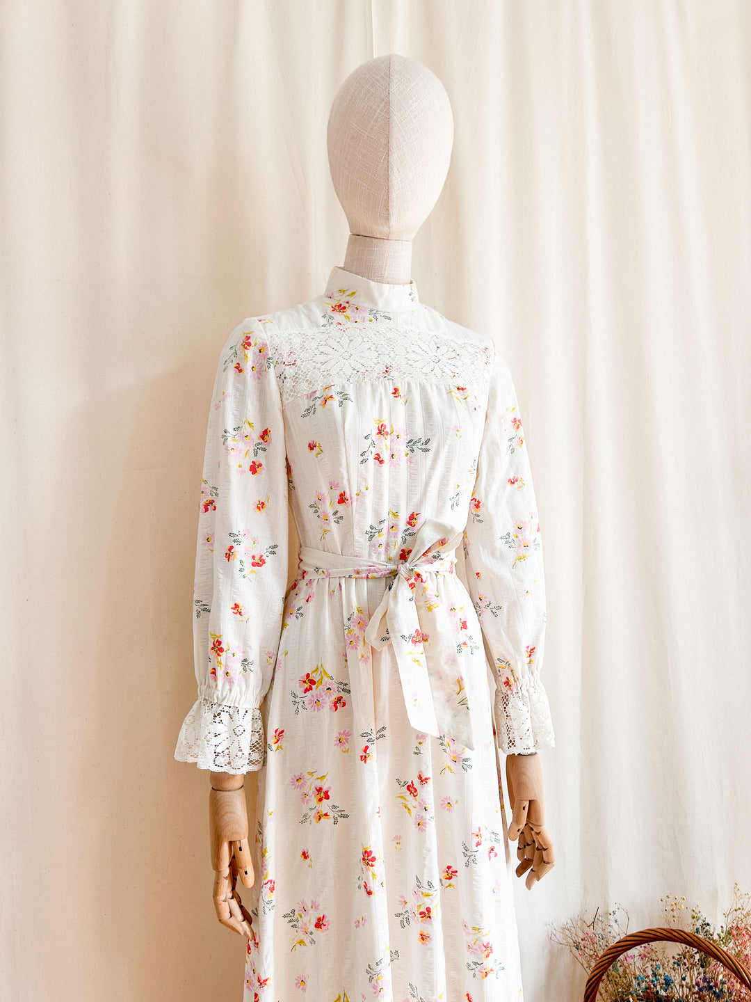 The Posy ~ beautiful rare 1970s Vicky Vaughn seersucker cotton prairie dress