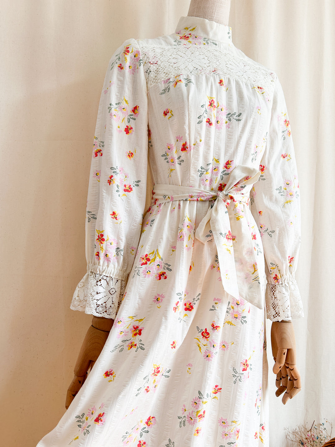 The Posy ~ beautiful rare 1970s Vicky Vaughn seersucker cotton prairie dress