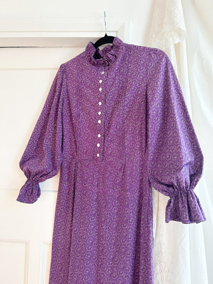 GORGEOUS PURPLE 1970S COTTON PRAIRIE DRESS BY ETAM