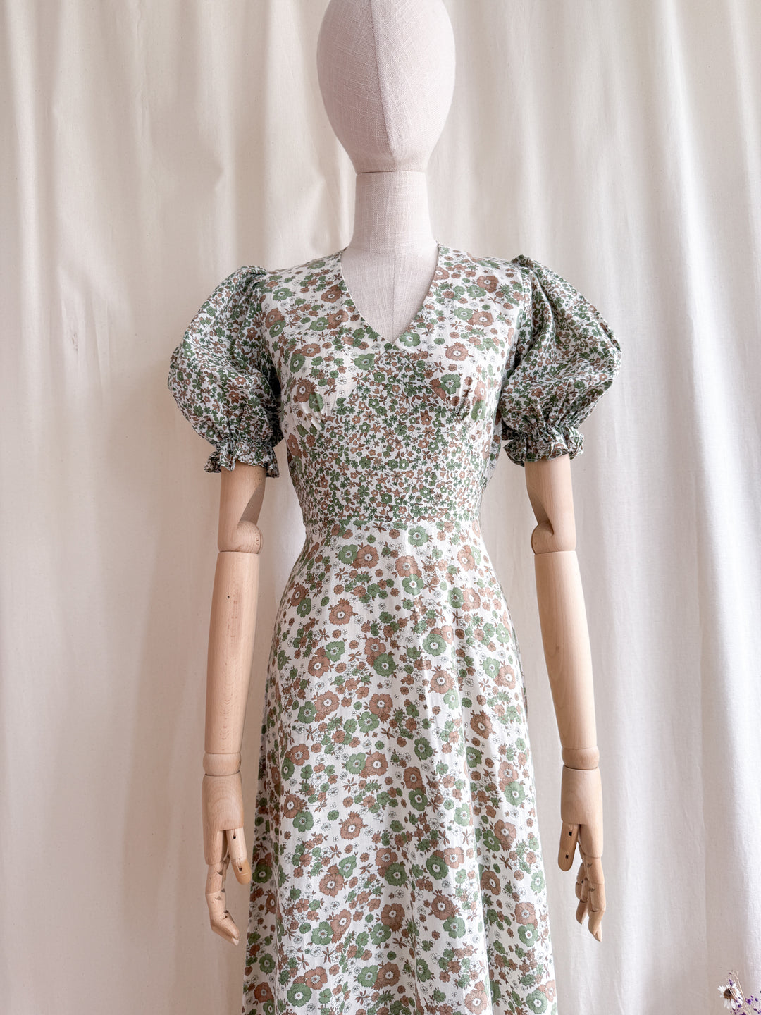 Gorgeous Rare 70s Earthy Green and Brown Floral Cotton Puff Sleeve Maxi Dress